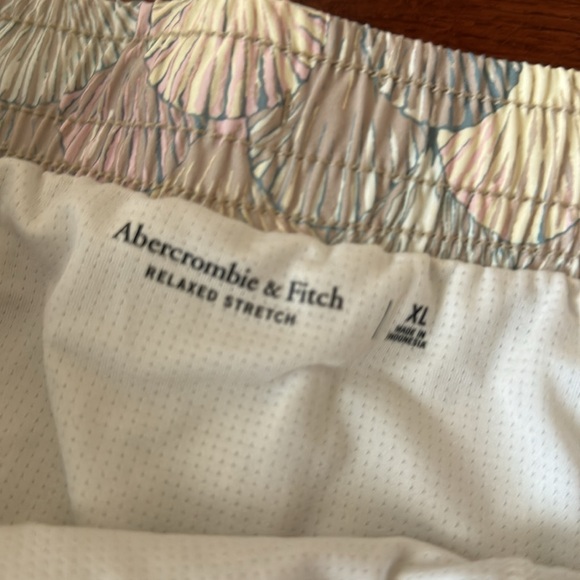 Men’s Abercrombie Swim Trunks - sea shells - Picture 4 of 7
